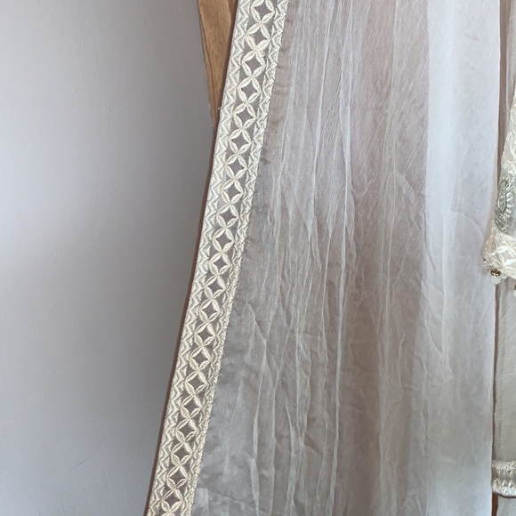 CUTE Pakistani outfit - Picture 3 of 9